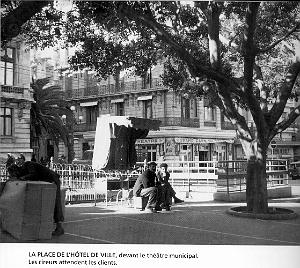 PA i- 19- Place d'armes animee
